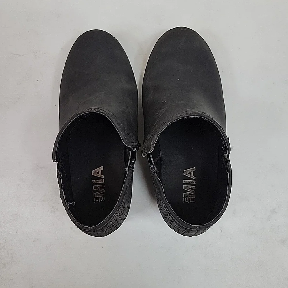 MIA stylish versatile